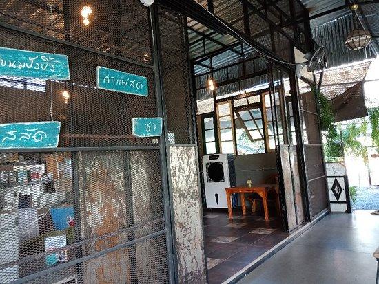 Hom Rian Choen Coffee and Cozy